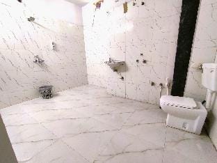 The Yellow House, luxury AC stay Vacation rental in India