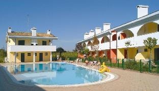 Apartment with shared pool for 5 people - By Beahost Rentals Apartment in Bibione