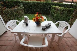 Beautiful villa with private garden and porch by Beahost Rentals Apartment in Rosolina Mare