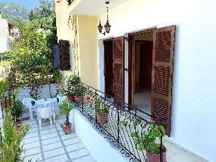 Spiros Apartments - Agios Gordios Beach, Corfu, Greece Apartment in Corfu, Greece