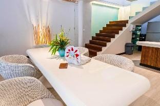 Entire 5 BR Private Pool Villa in Beach Area #Q22 Villa in North Kuta