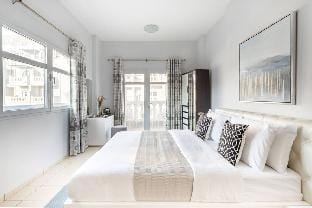 Contemporary 2BR w/ Maid's Room Apartment in Dubai