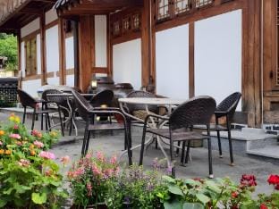 Iga Hanok-Awarded Architectural Culture Award Bed and Breakfast in South Korea