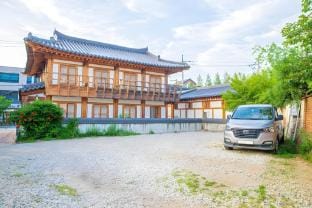 Iga Hanok-Awarded Architectural Culture Award Bed and Breakfast in South Korea