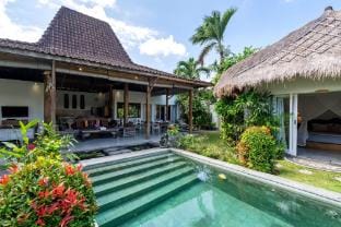 Villa Aniri - Seminyak Villa - Walk to Beach&Cafés Villa in Kuta