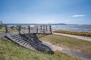 Beach View - 2 Bedroom Apartment - Llanelli Apartment in Wales