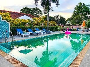 Private Golf, Massive Pool, Bathtub, King Bed, BBQ Villa in Pattaya City