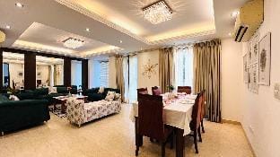 BluO 4BHK Safdarjung Enclave - Balcony, Lift Apartment in New Delhi
