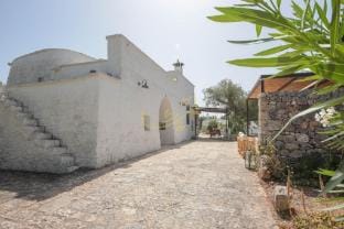 TD Trulli Chiara Tastefully Decorated Trulli with Pool Apartment in Province of Taranto