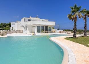 TD Villa Maestrale Luxury Pool & Sea View Apartment in Apulia