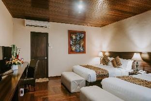 Family Quadruple Room Near Legian Beach Apartment in Kuta