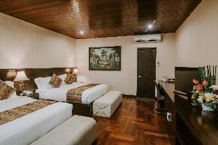 Family Quadruple Room Near Legian Beach Apartment in Kuta