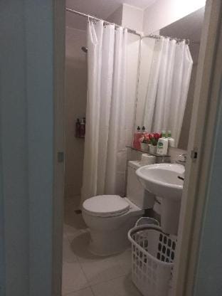 AZURE URBAN RESORT STAYCATIONBAH33CityViewFREEWIFI Apartment in Paranaque