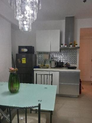 AZURE URBAN RESORT STAYCATIONBAH33CityViewFREEWIFI Apartment in Paranaque