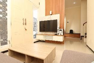 Villa Cordoba D1 Private Pool and Karaoke Vacation rental in Batu