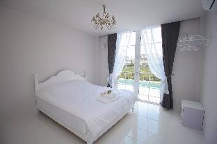 Queen of khaoyai poolvilla  Villa in Laos