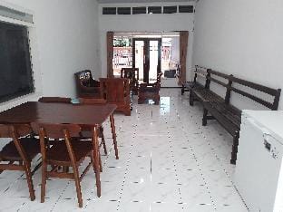 Welirang 20B Homestay (Khusus Putri / Female Only) Vacation rental in East Java