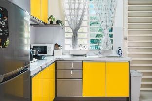 Double Storey 4R3B 10pax Family WiFi @Puncak Alam Vacation rental in Selangor, Malaysia