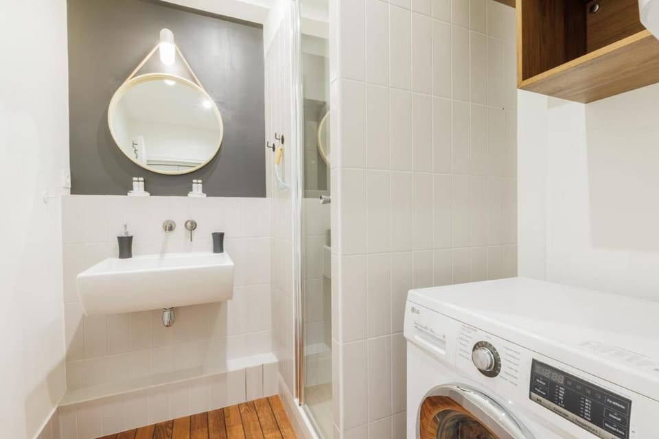 Authentic studio - 2P - Eiffel Tower Apartment in Paris