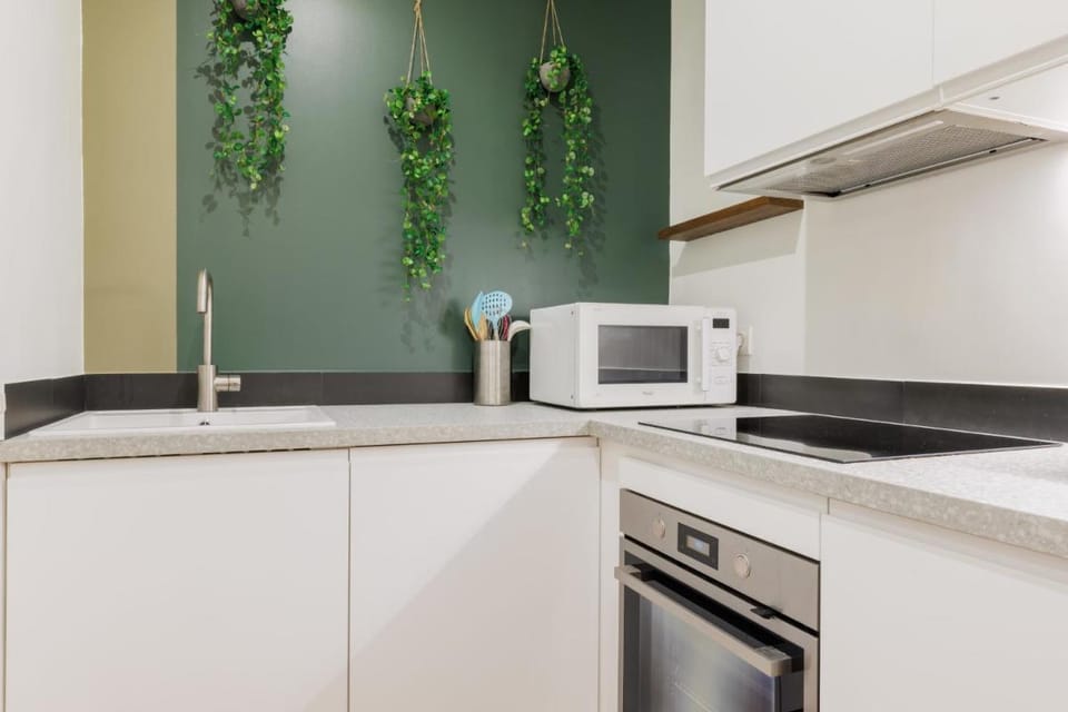 Authentic studio - 2P - Eiffel Tower Apartment in Paris