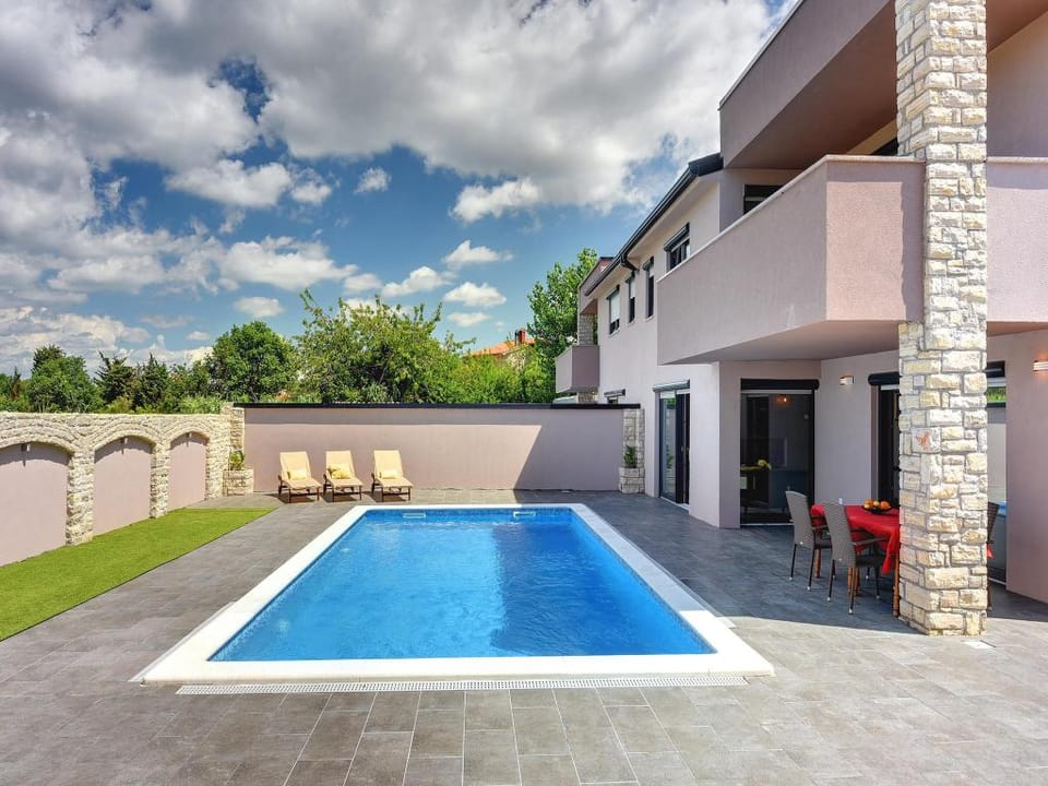 Villa in Valbandon with Swimming Pool Villa in Fažana