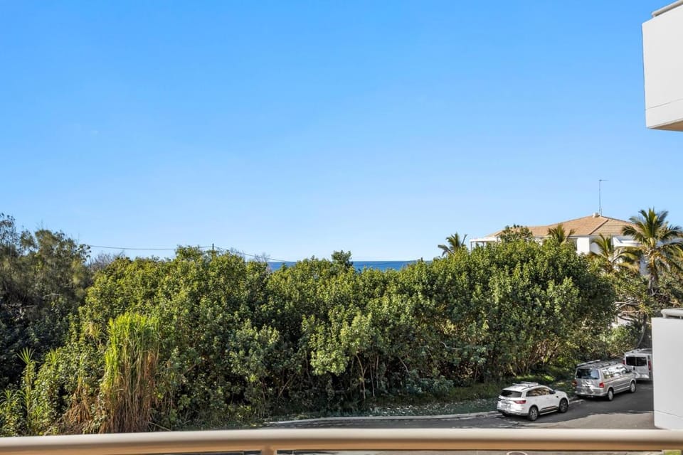 Pristine 2-Bed Apartment with Pool and Balcony Apartment in Sunrise Beach