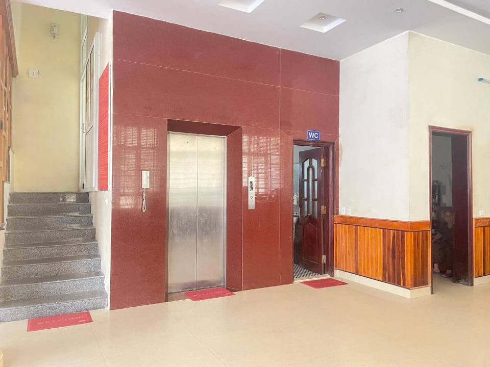 Trường Sa Hotel Cửa Lò Beach Hotel in Laos