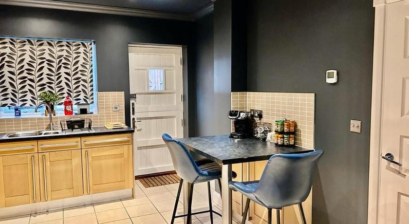 'The Broad'-Business-Family-Parking-Games Area. Vacation rental in Braintree