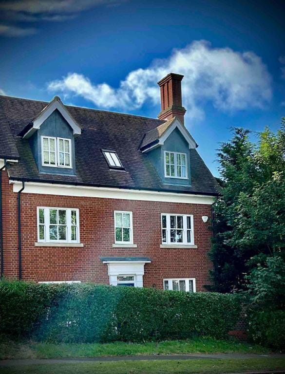'The Broad'-Business-Family-Parking-Games Area. Vacation rental in Braintree