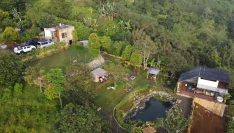 Tamasya Home, short escape to mountain cabin Villa in West Java