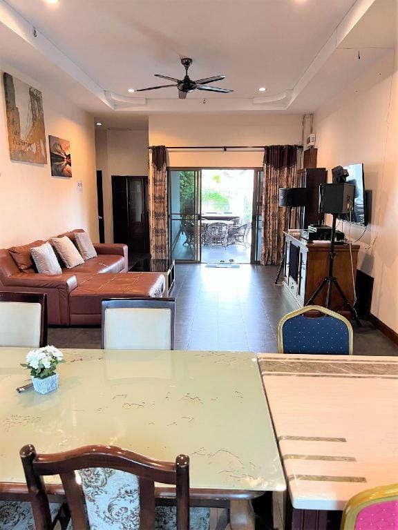 Rareing-Large villa-5BR,Karaoke,Pool Table,BBQ  Villa in Pattaya City
