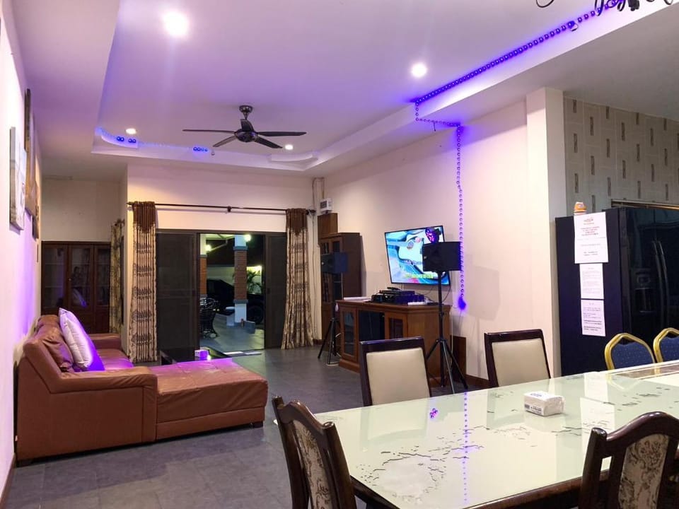 Rareing-Large villa-5BR,Karaoke,Pool Table,BBQ  Villa in Pattaya City