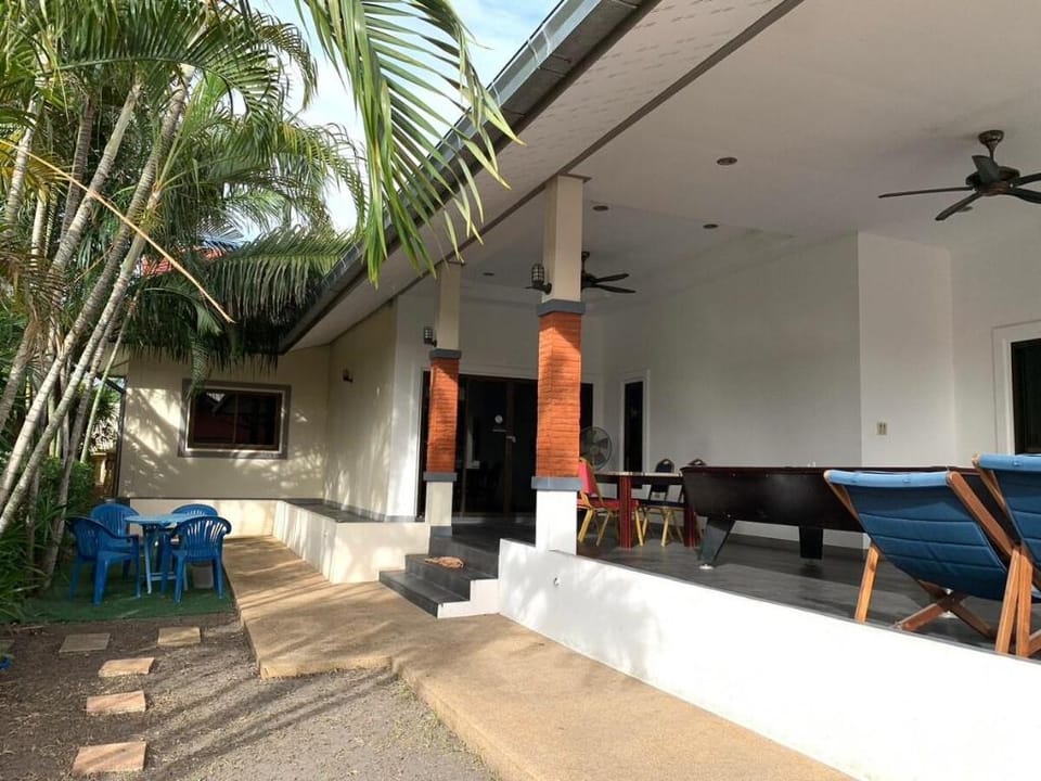 Rareing-Large villa-5BR,Karaoke,Pool Table,BBQ  Villa in Pattaya City