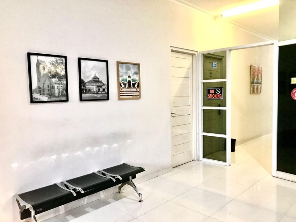 Alice's Homestay near Unej, Stasiun and Alun-Alun Syariah Hotel in East Java