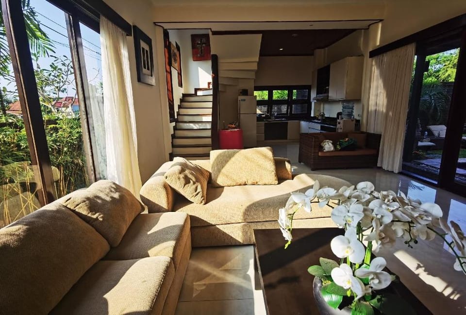 Luxury villa 6br 豪华六卧私人别墅台球吧台两个客厅 NusaDua/Jimbaran Villa in Kuta