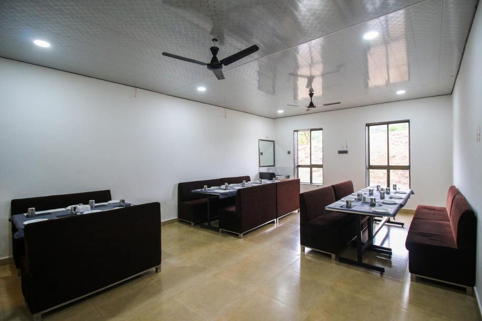 Hotel Ekant tourist resort aka Ekaant Farms Hotel in Maharashtra