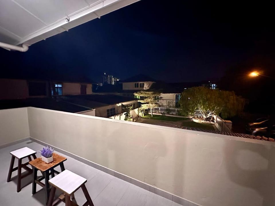 De Garden 贵花园 Kuching Homestay  12 Pax++ Vacation rental in Kuching