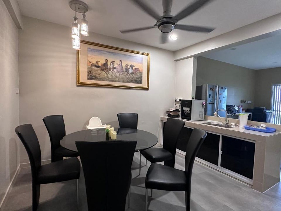 De Garden 贵花园 Kuching Homestay  12 Pax++ Vacation rental in Kuching