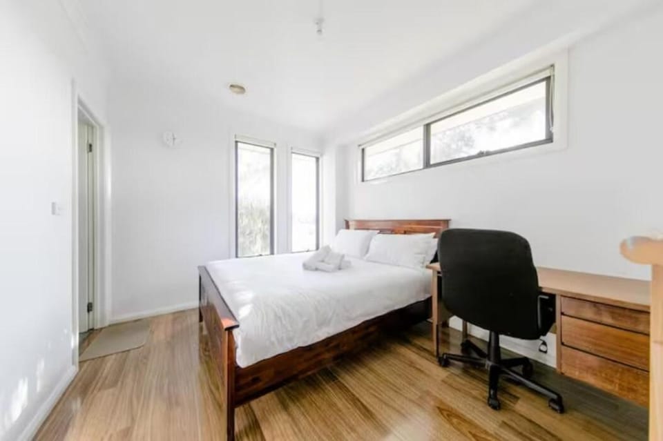 Cosy Modern home in Epping close to all amenities Vacation rental in Melbourne