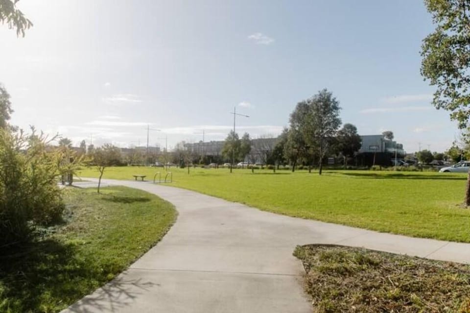 Cosy Modern home in Epping close to all amenities Vacation rental in Melbourne
