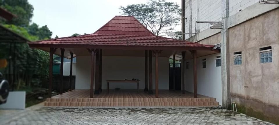 Griya Patria Entire House in Cimahpar, Bogor Vacation rental in West Java