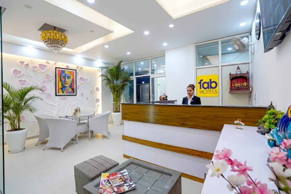 FabHotel Frolic Luxury Stay - Near Sector 52 Noida Metro Station Hotel in Noida