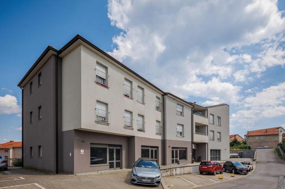 Terra 5 Deluxe Apartment with parking ⭐⭐⭐⭐ Apartment in Rijeka