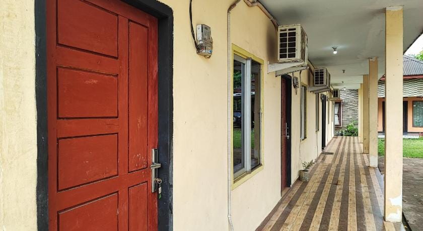 RedDoorz Syariah near Terminal Alam Barajo Jambi Hotel in Indonesia