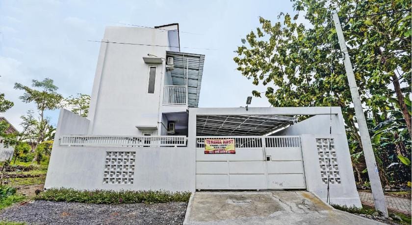 Hotel O Niza Guesthouse Syariah Hotel in East Java