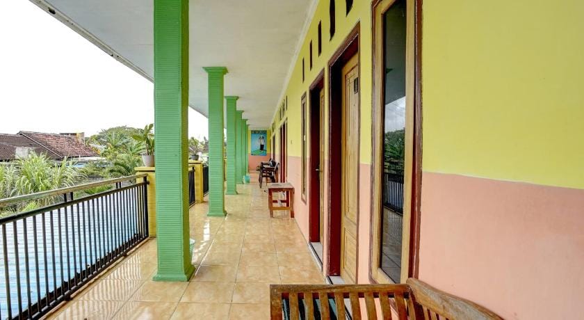Hotel O Anisah Adil Homestay SyariahNearsmart Kampung Desa Pakistaji Hotel in East Java