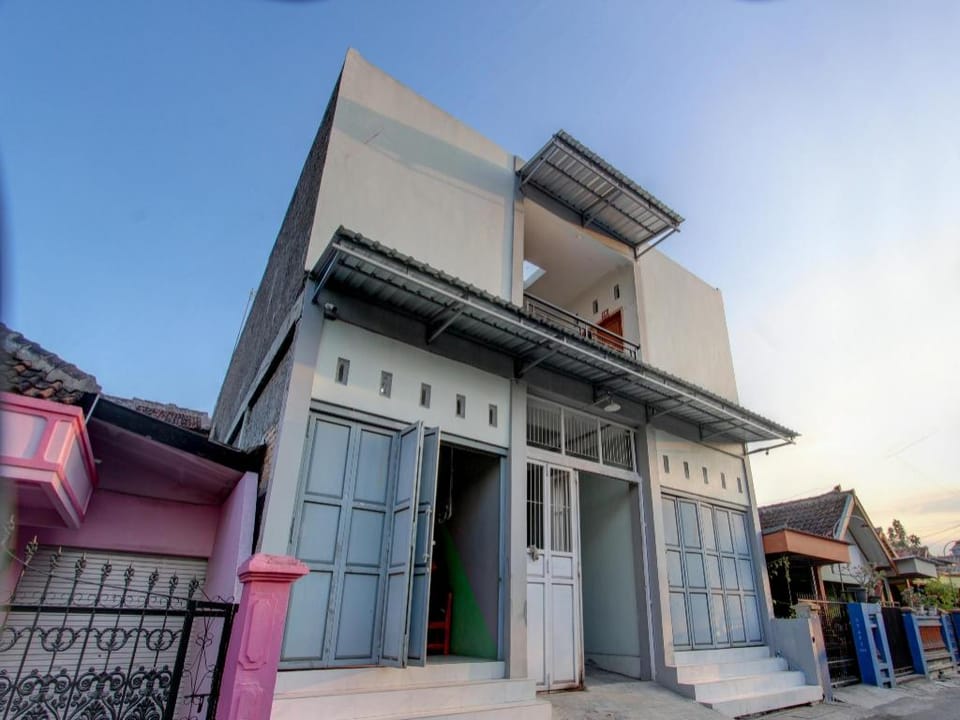 Hotel O Galih Kost 1 Syariah Hotel in East Java