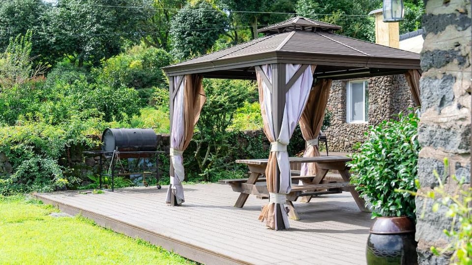 Jeju doldamhankil pension Bed and Breakfast in South Korea