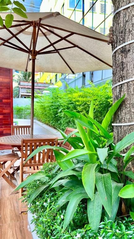11 Rooms, 16 beds, NyNa Villa Kampot Villa in Cambodia