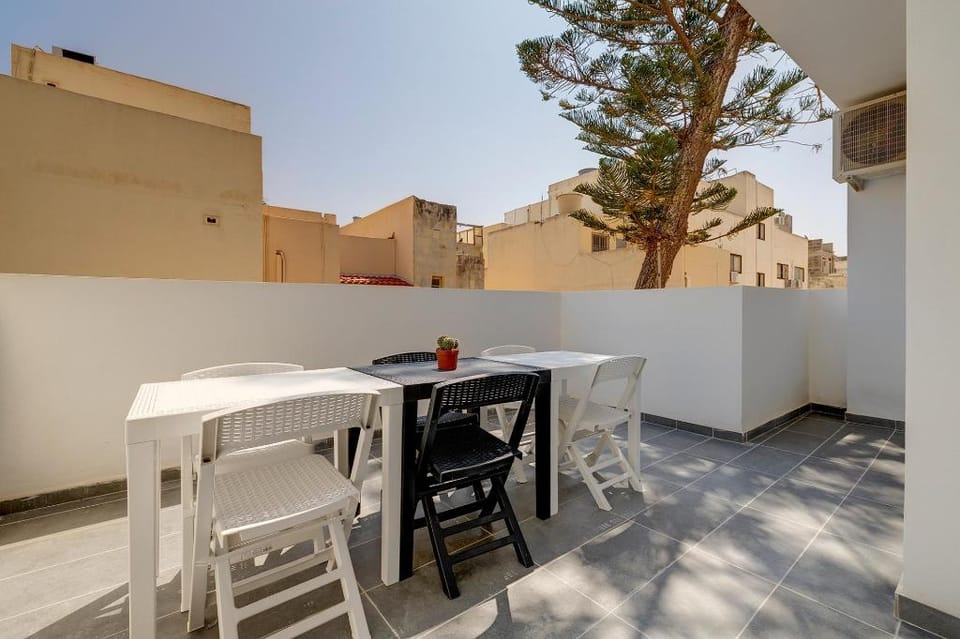 Central Sliema 3-Bedroom Retreat Apartment in Sliema